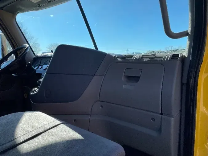 2016 FREIGHTLINER X12564ST