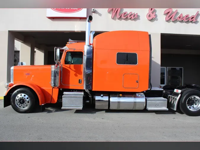 2023 Peterbilt 389