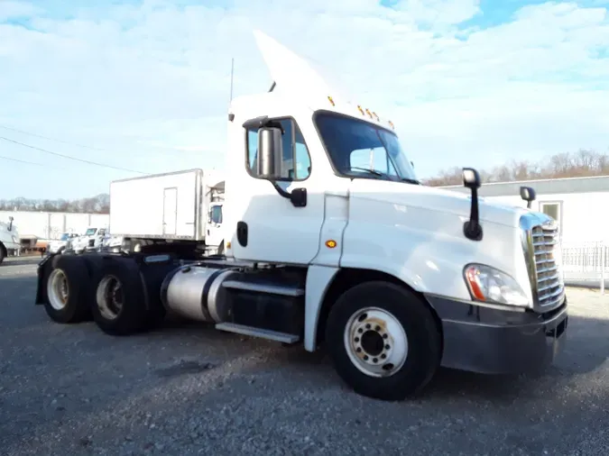 2015 FREIGHTLINER/MERCEDES CASCADIA 125