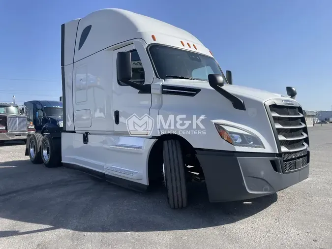 2022 FREIGHTLINER Cascadia 126