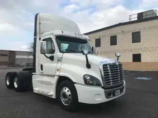 2017 FREIGHTLINER X12564ST