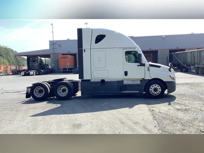 2022 Freightliner Cascadia 126