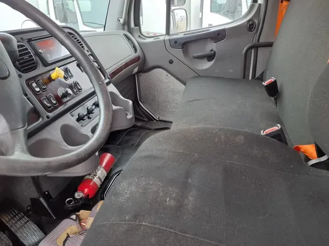 2020 FREIGHTLINER/MERCEDES M2 106