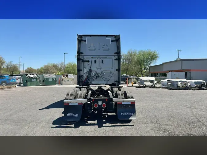2024 Freightliner Cascadia 126