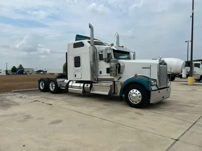 2021 Kenworth W900L