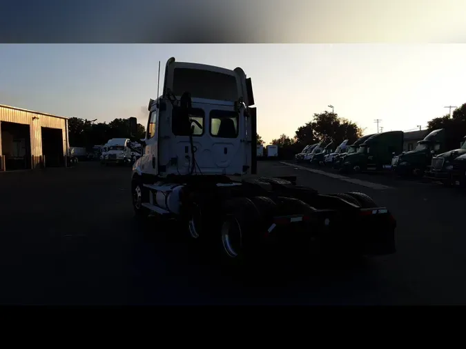 2020 Freightliner Cascadia 126a02be7f2d7ddc8c22a5616e6a9c348a8