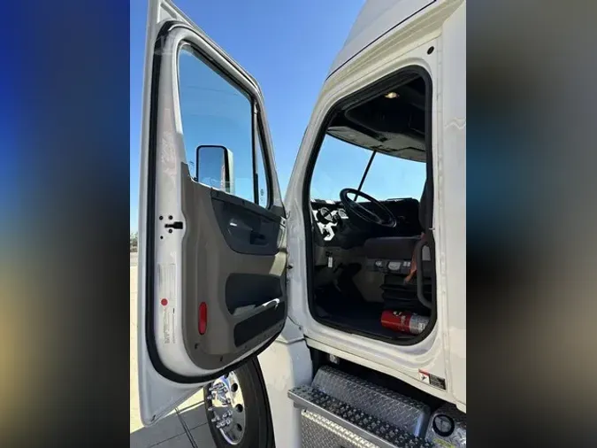 2018 FREIGHTLINER CASCADIA 125