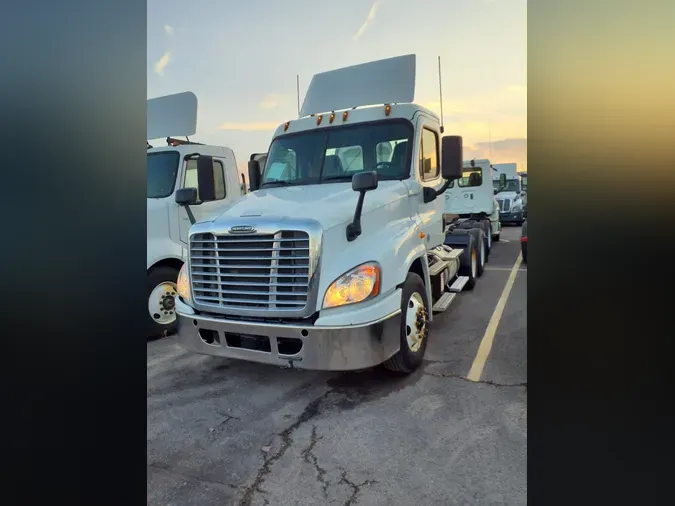 2018 FREIGHTLINER/MERCEDES CASCADIA 125a02e24cddd026c3e7a3bdbf69de4462c