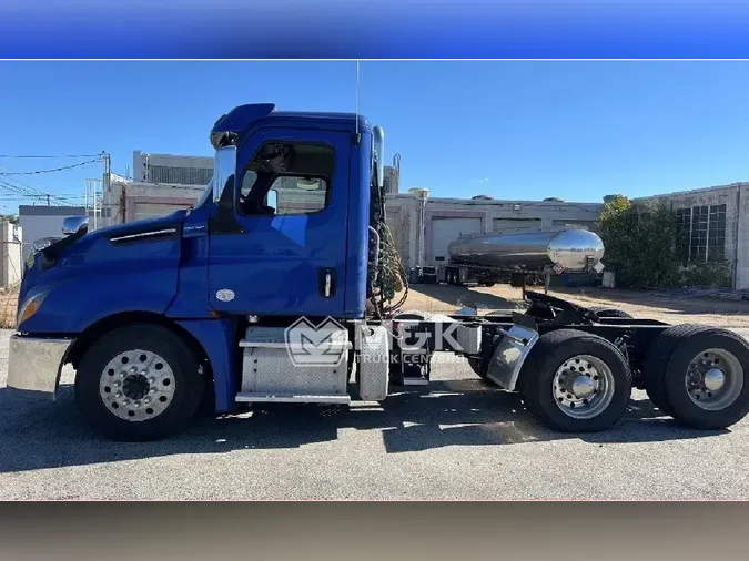 2019 FREIGHTLINER Cascadia 126