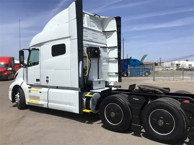 2021 VOLVO VNL740