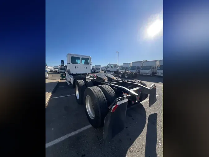 2018 FREIGHTLINER/MERCEDES CASCADIA 125