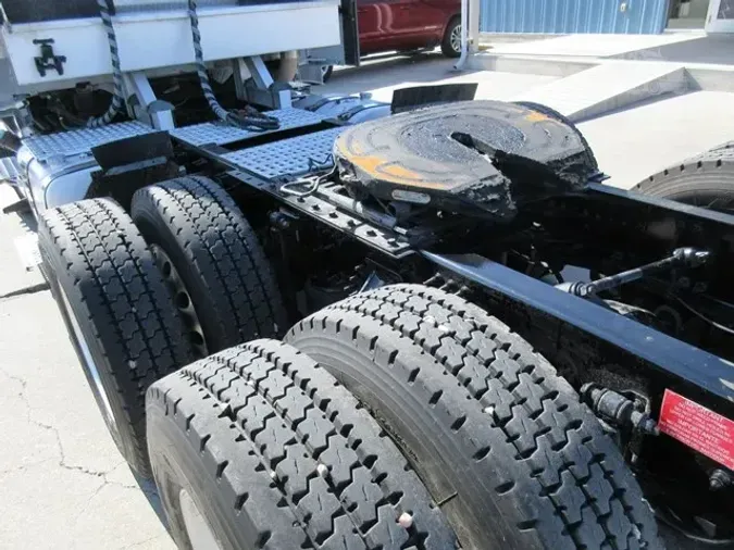 2015 VOLVO VNL64T300
