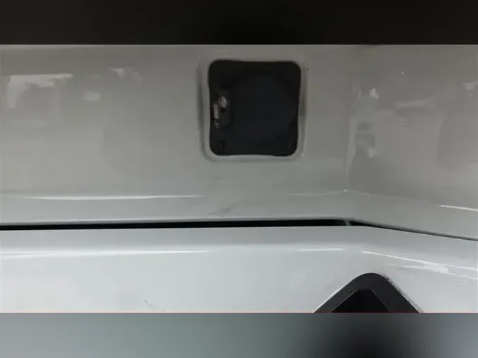 2021 VOLVO VNR64T300