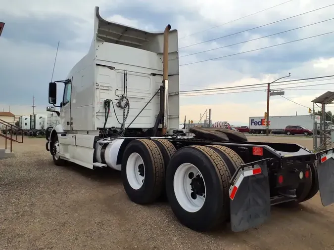 2020 VOLVO VNR64T-640