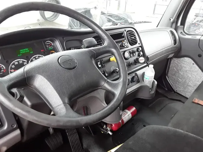 2018 FREIGHTLINER M2 106