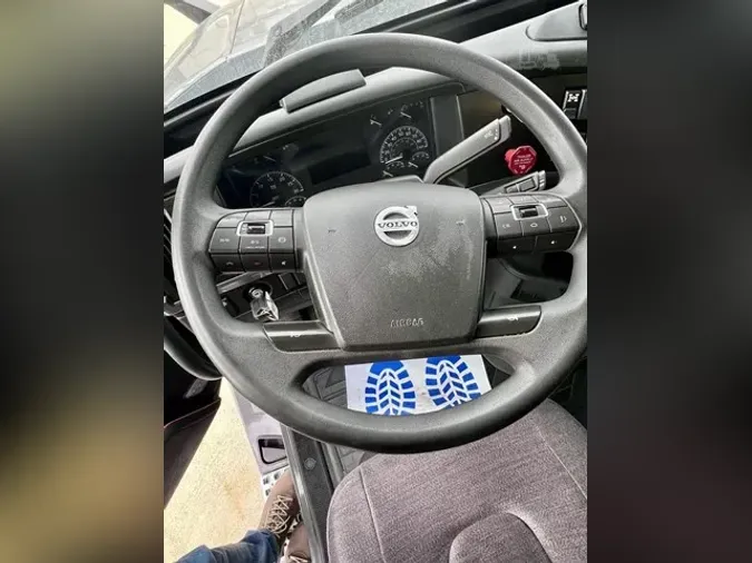 2022 VOLVO VNL64T760