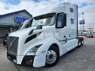 2022 VOLVO VNL64T760
