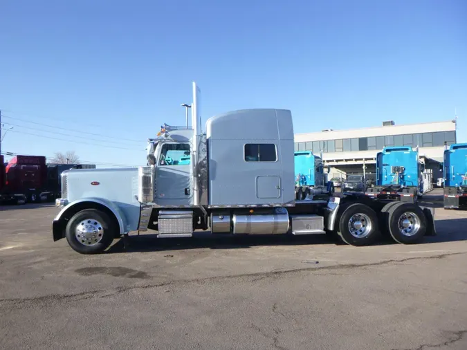 2022 Peterbilt 389