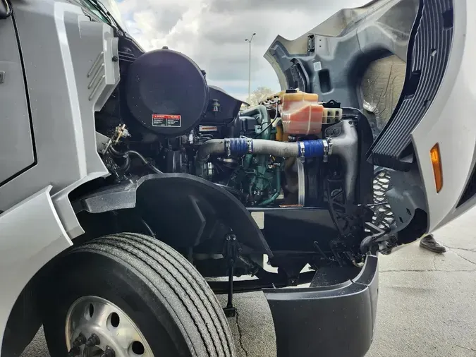 2019 VOLVO VNL64T760