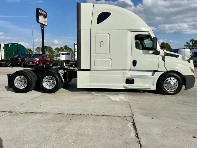 2020 Freightliner Cascadia 126