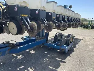 2012 Kinze 3660