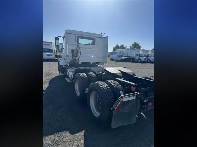 2017 VOLVO VNL64TRACTOR