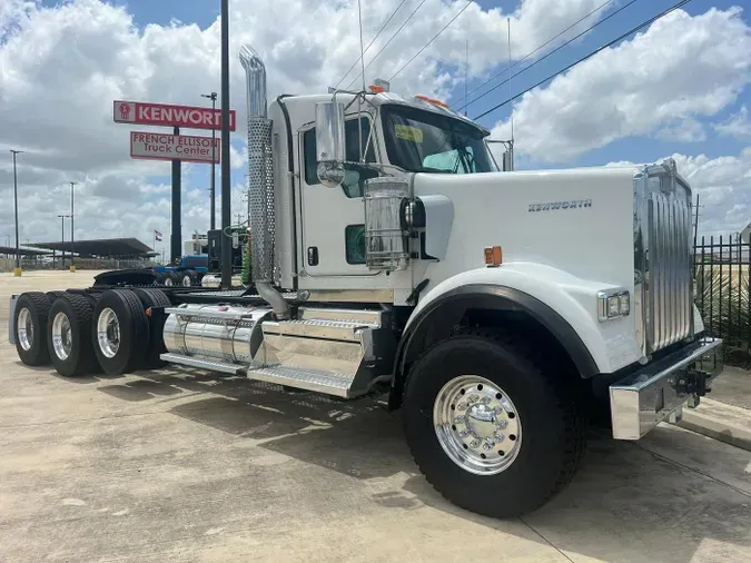 2025 Kenworth W900B