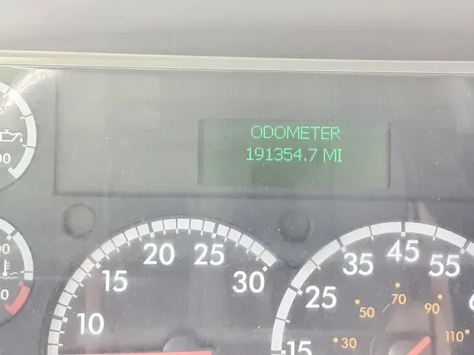 2016 FREIGHTLINER M2 106