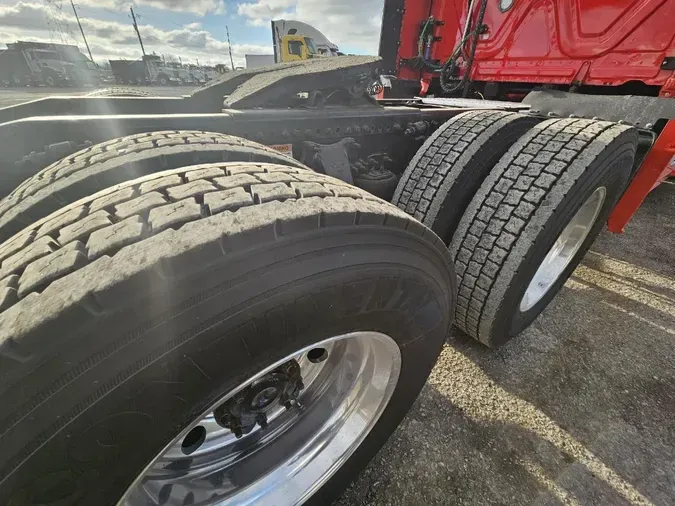 2021 FREIGHTLINER Cascadia 126