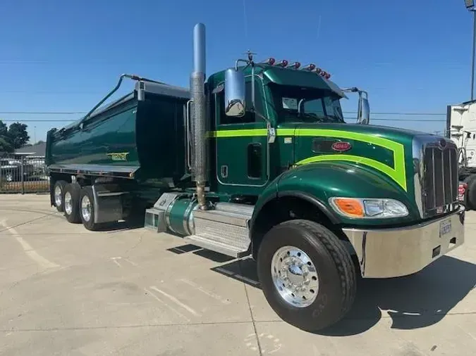 2021 Peterbilt 348