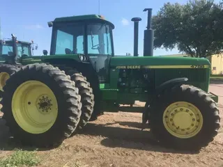 1990 John Deere 4755