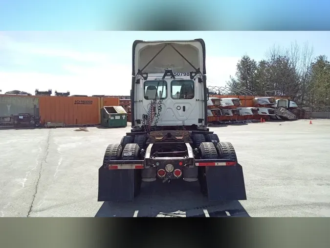 2020 Freightliner Cascadia 126