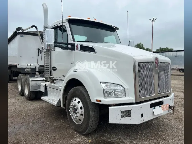 2022 KENWORTH T880