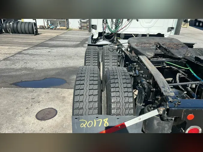 2020 Freightliner Cascadia 126
