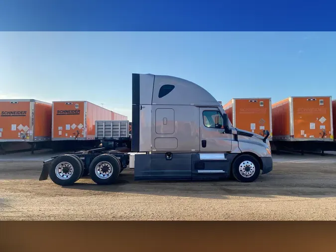 2021 Freightliner Cascadia 126