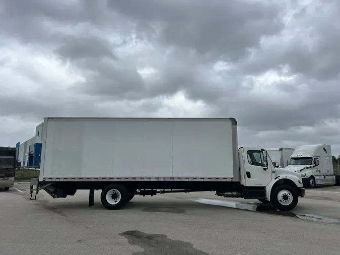 2019 Freightliner M2106