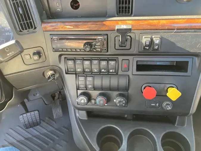 2019 NAVISTAR INTERNATIONAL LT625 DAYCAB T/A