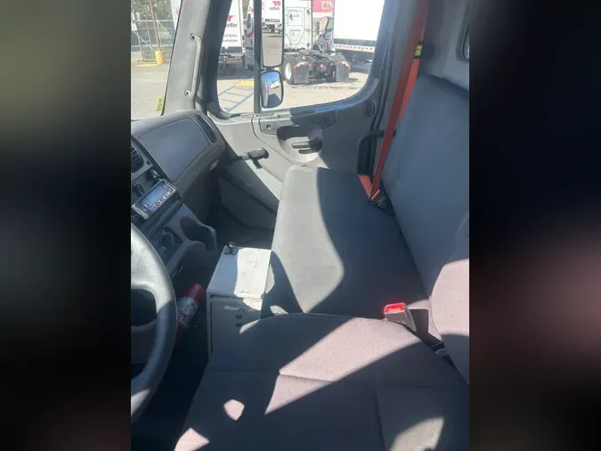 2018 FREIGHTLINER/MERCEDES M2 106