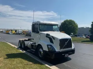 2018 VOLVO VNL64300
