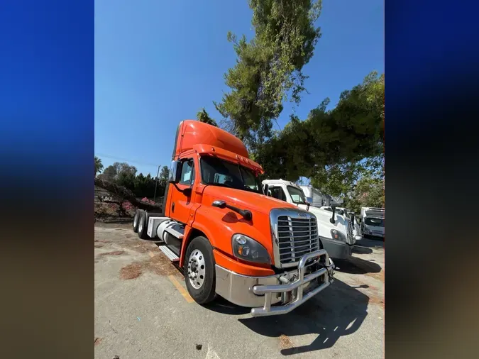 2018 FREIGHTLINER CASCADIA 125a06d47f6d563e7395ae39674b98392c8