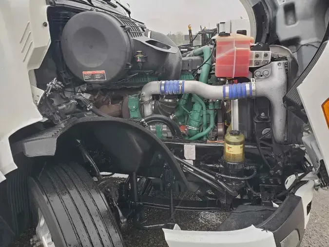 2019 VOLVO VNL760