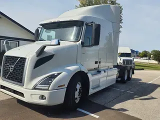 2020 VOLVO VNR64T-640