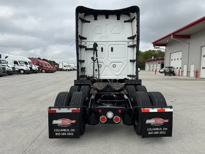 2025 Freightliner Cascadia&reg; Fifth Generation Sleeper Cab Raised Roof 116" / 126" BBC 72"