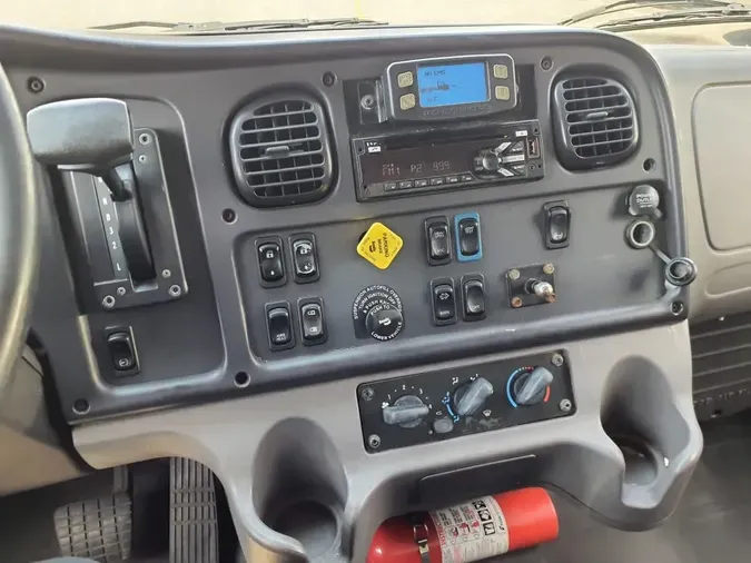2018 FREIGHTLINER M2 106