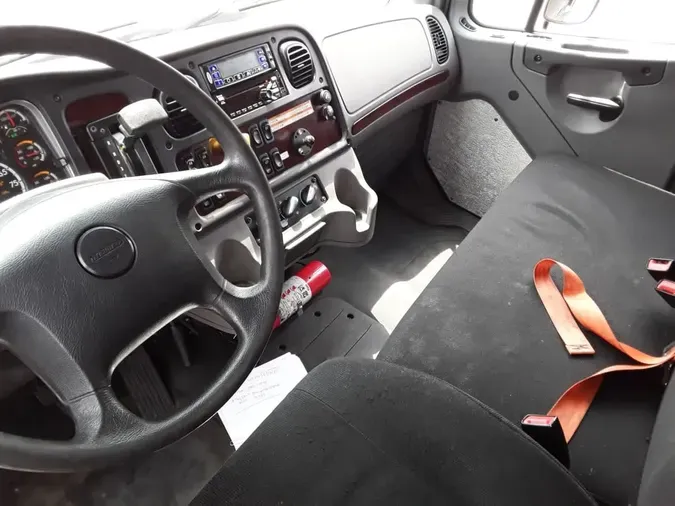 2018 FREIGHTLINER M2 106