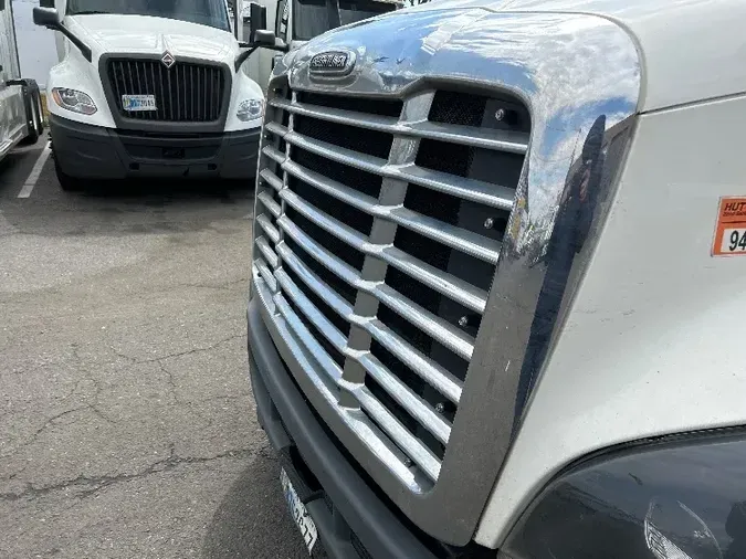 2017 Freightliner X12564ST