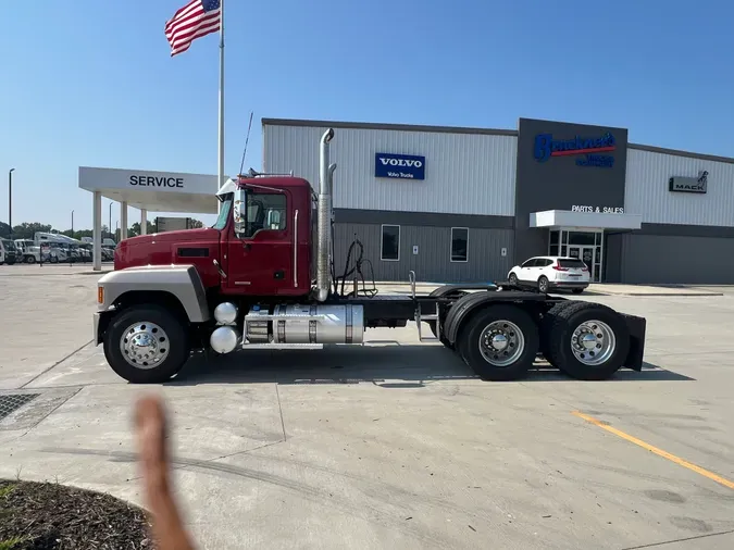 2020 MACK PI64T