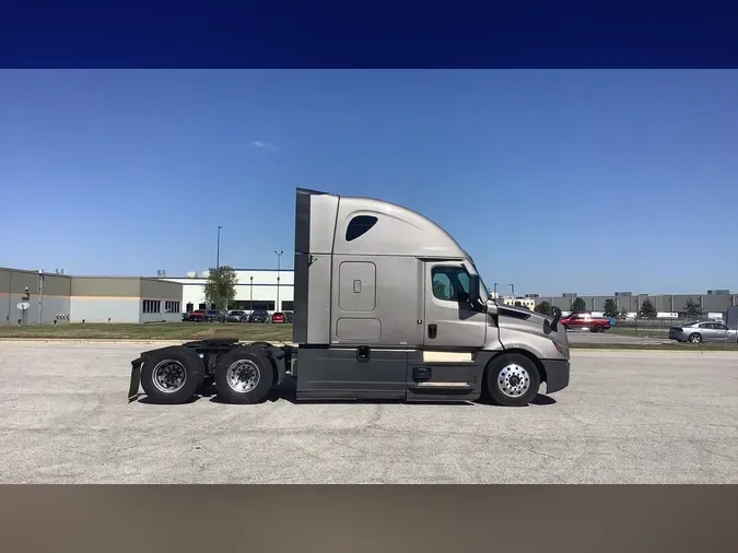 2025 Freightliner Cascadia 126