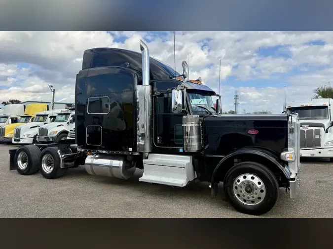2022 Peterbilt 389