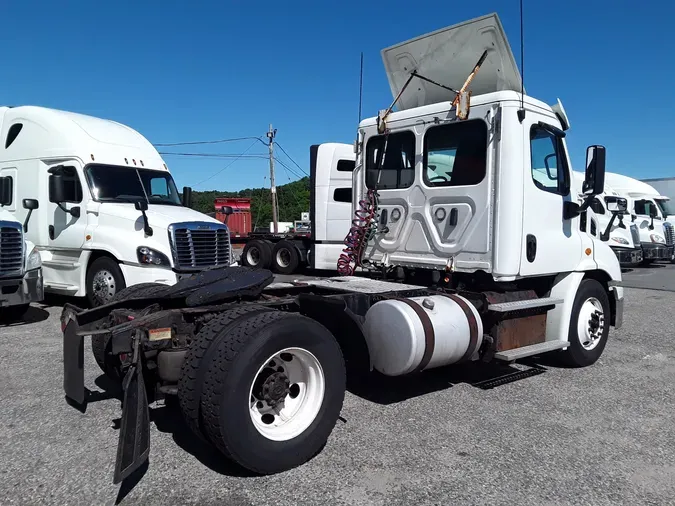 2018 FREIGHTLINER/MERCEDES CASCADIA 113